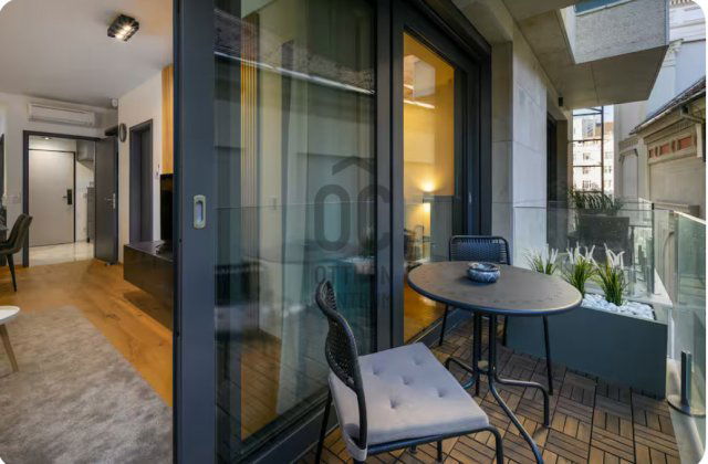 Eladó téglalakás, V. kerületben, Petőfi Sándor utcában