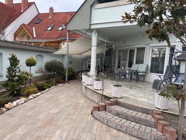Eladó családi ház, Kecskeméten 212.5 M Ft, 5 szobás