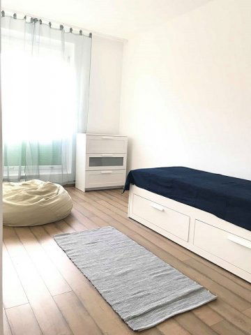 Kiadó panellakás, albérlet, Pécsett, Zója utcában, 3 szobás