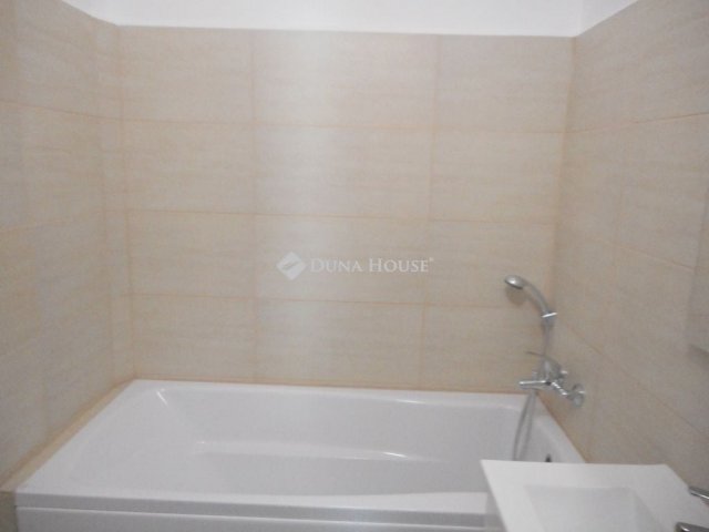 Eladó panellakás, Budapesten, XVIII. kerületben 67.9 M Ft