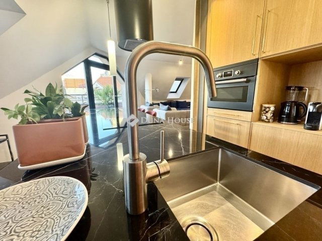 Eladó téglalakás, Budapesten, VI. kerületben 197 M Ft, 3 szobás