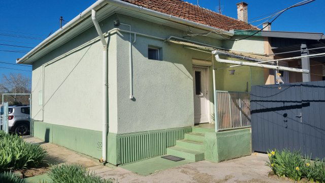 Eladó családi ház, Gyulán 14 M Ft, 1 szobás