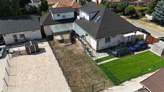 Eladó téglalakás, Vecsésen 80.5 M Ft, 4 szobás