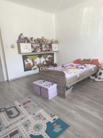 Eladó családi ház, Pécsett 64.9 M Ft, 3 szobás