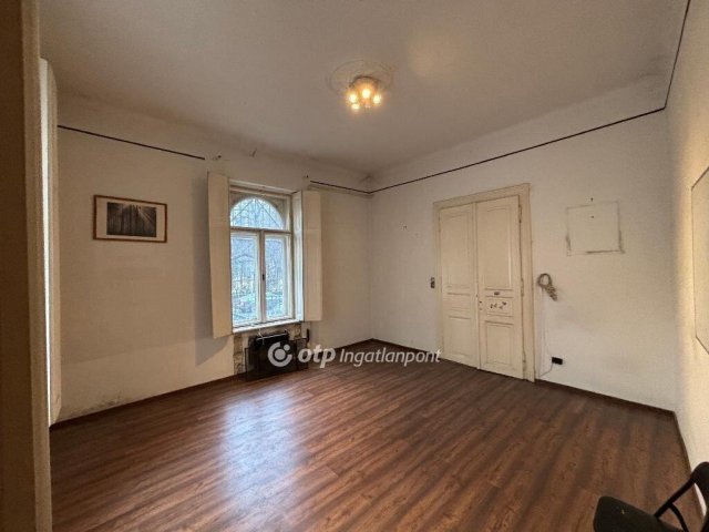 Eladó téglalakás, Budapesten, VI. kerületben 83.9 M Ft, 3 szobás