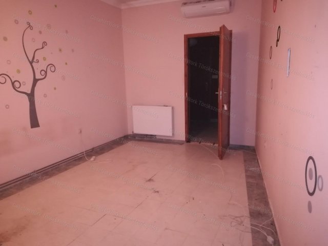 Kiadó üzlethelyiség, Szolnokon 115 E Ft / hó, 1 szobás