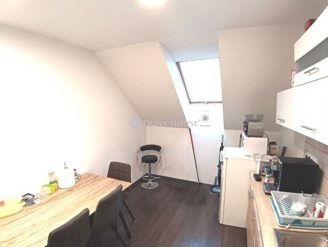 Eladó üzlethelyiség, Üllőn 240 M Ft / költözzbe.hu