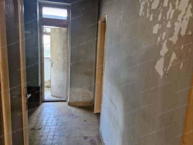 Eladó téglalakás, Mezőtúron 16.9 M Ft, 2+2 szobás