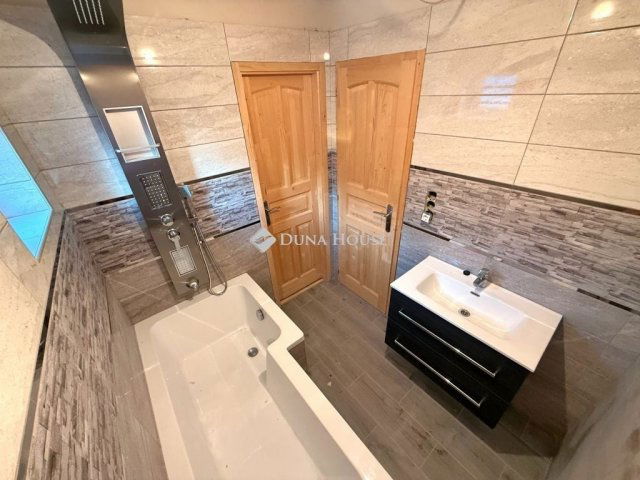 Eladó családi ház, Sárosdon 37.5 M Ft, 2 szobás