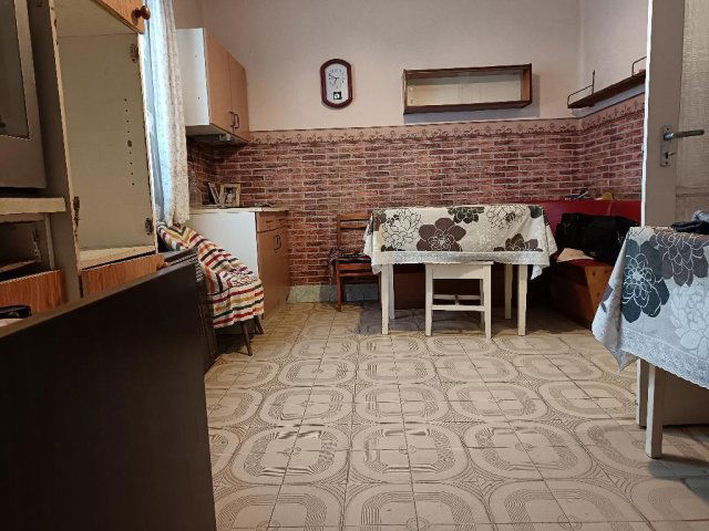 Eladó családi ház, Földesen 32 M Ft, 2 szobás