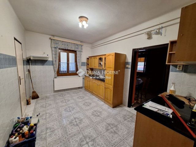 Eladó családi ház, Szigetszentmiklóson 79.9 M Ft, 3 szobás