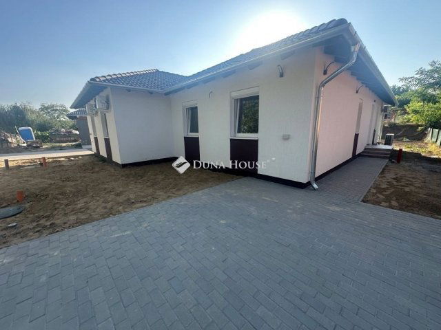 Eladó ikerház, Monorierdőn 68 M Ft, 4 szobás