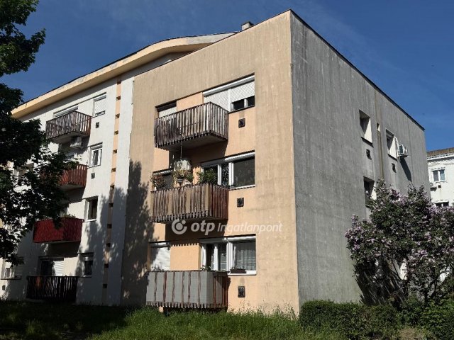 Eladó téglalakás, Salgótarjánban 25 M Ft, 2 szobás