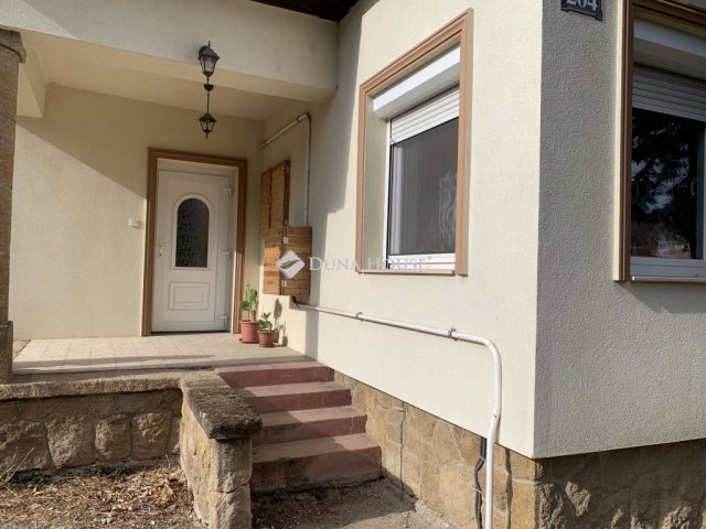 Eladó családi ház, Vecsésen 189.9 M Ft, 4 szobás