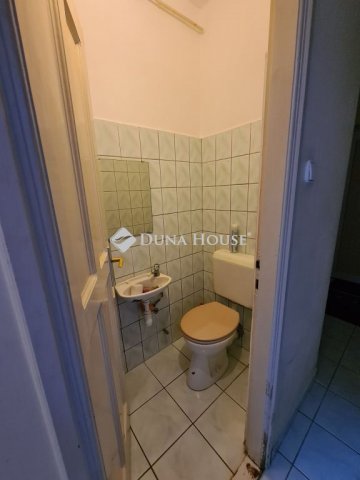 Eladó téglalakás, Pápán 48.1 M Ft, 3 szobás