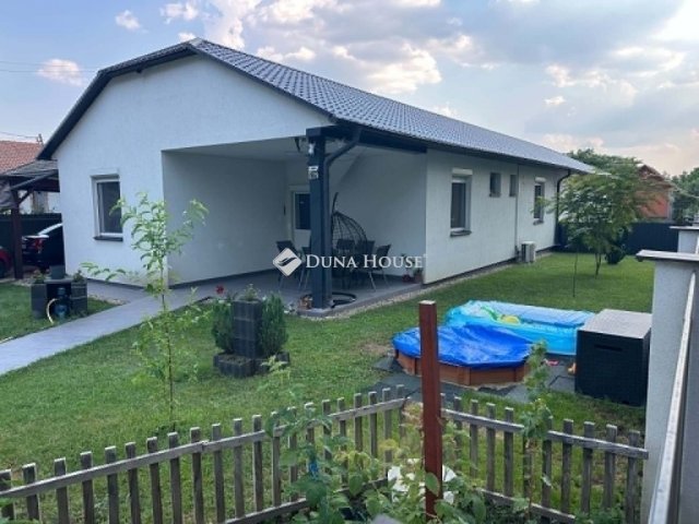 Eladó ikerház, Pilisen 75.8 M Ft, 4 szobás / költözzbe.hu