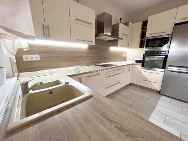 Eladó ikerház, Budapesten, XVIII. kerületben 140 M Ft, 4 szobás