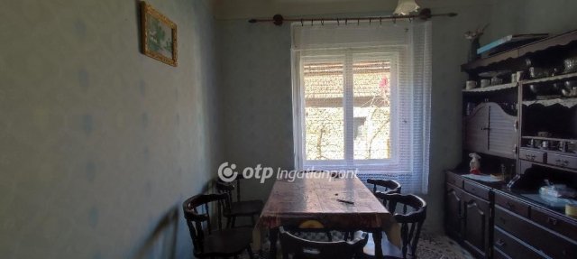 Eladó családi ház, Kispiriten 14.99 M Ft, 4 szobás