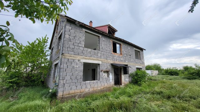 Eladó családi ház, Körömön 9.99 M Ft, 6 szobás