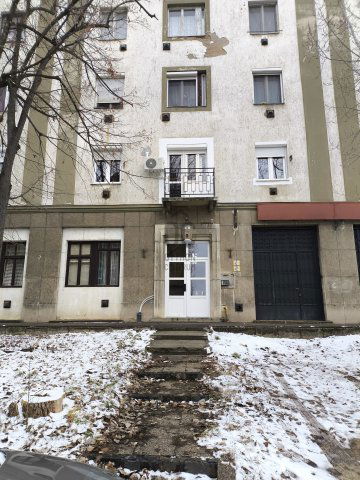 Eladó téglalakás, Pécsett 31 M Ft, 2 szobás