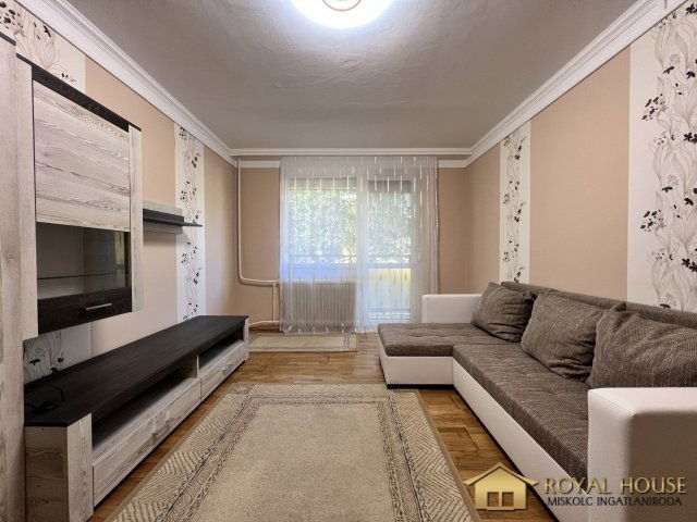 Kiadó panellakás, albérlet, Miskolcon, Pallós utcában, 3 szobás