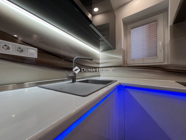 Eladó téglalakás, Budapesten, VI. kerületben 139.9 M Ft