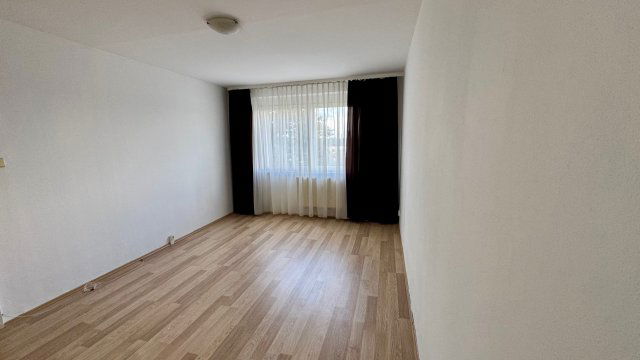Kiadó panellakás, albérlet, Székesfehérvárott, Sütő utcában