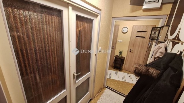 Eladó panellakás, Dunaújvárosban 34.9 M Ft, 2 szobás