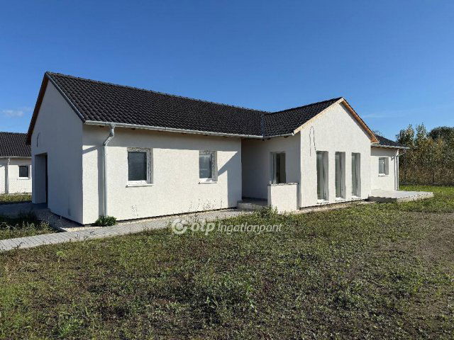 Eladó családi ház, Ráckevén 87.9 M Ft, 4 szobás