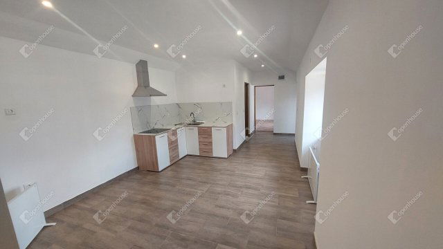 Eladó téglalakás, Neszmélyen 40.5 M Ft, 3 szobás