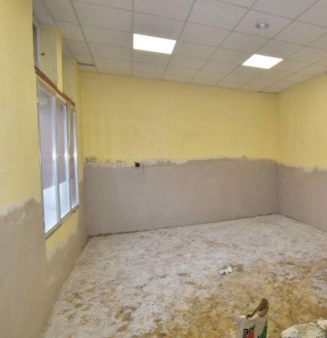 Eladó üzlethelyiség, Szolnokon 34.9 M Ft, 3 szobás