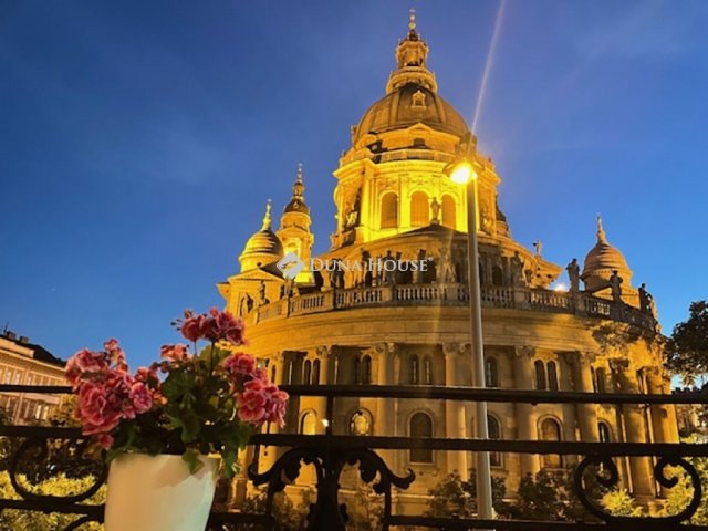 Eladó téglalakás, Budapesten, VI. kerületben 165 M Ft, 2 szobás