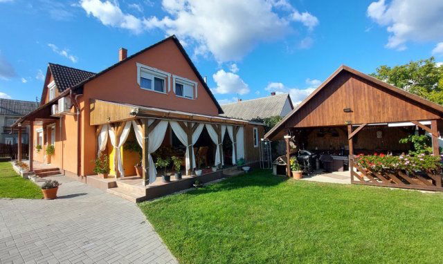 Eladó családi ház, Ercsiben 78.9 M Ft, 6 szobás