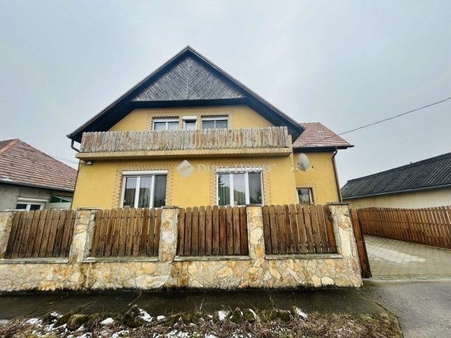 Eladó családi ház, Gyálon 112.5 M Ft, 5 szobás