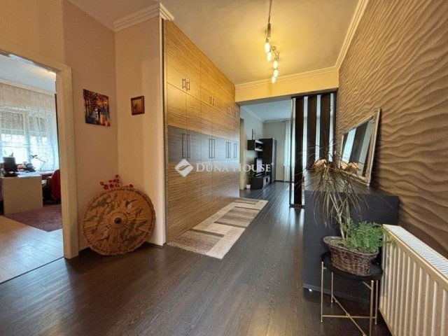 Eladó téglalakás, Szombathelyen 105 M Ft, 4 szobás