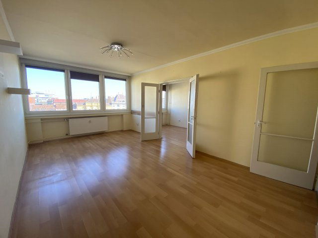 Eladó téglalakás, Debrecenben, Kossuth téren 69 M Ft, 2 szobás