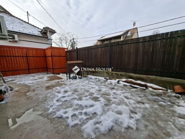 Eladó családi ház, Dunaharasztin 63.75 M Ft, 2 szobás