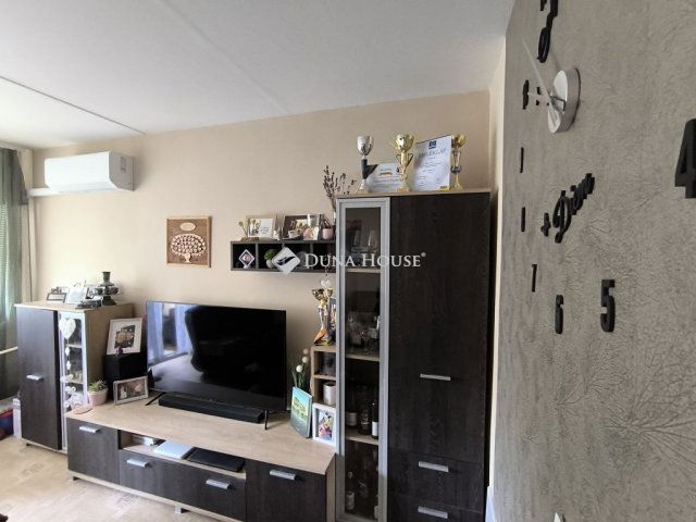 Eladó panellakás, Pécsett, Fagyöngy utcában 62.9 M Ft, 3 szobás