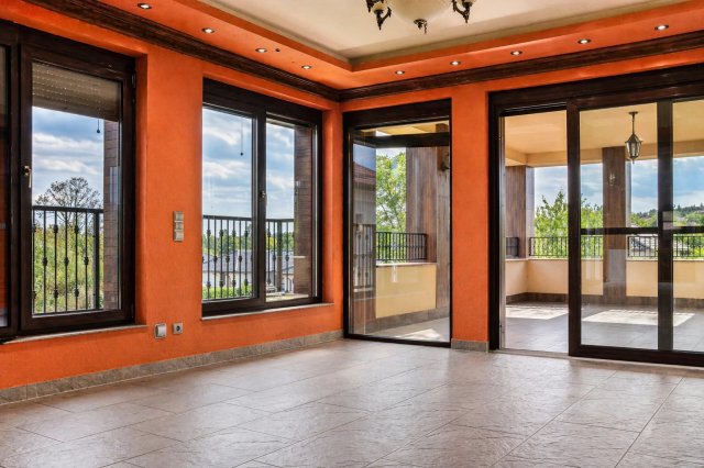 Eladó családi ház, Szentendrén 224.999 M Ft, 9 szobás