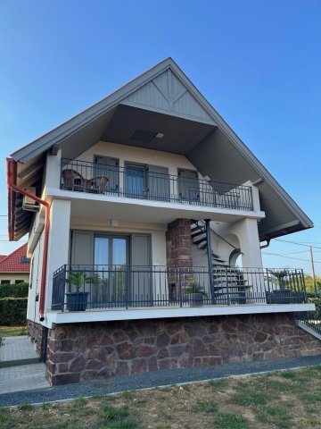 Eladó családi ház, Révfülöpön 133.9 M Ft