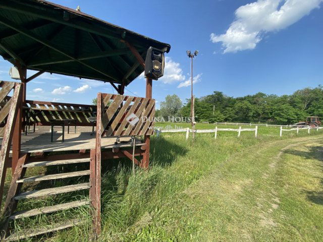 Eladó mezogazdasagi ingatlan, Vácrátóton 123 M Ft