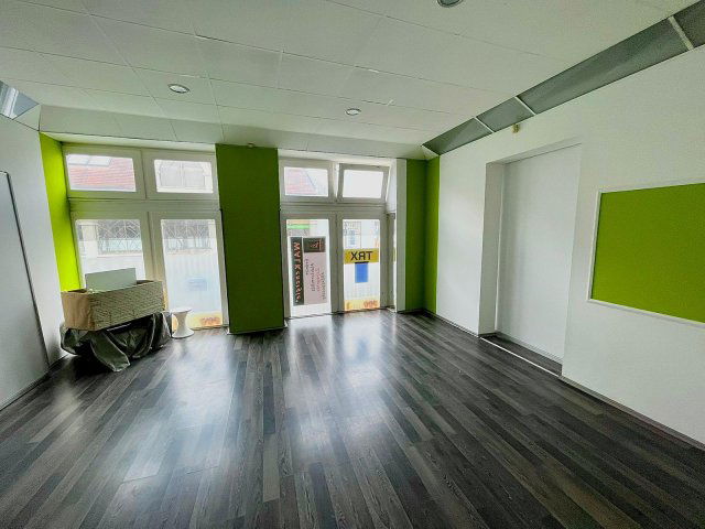 Eladó üzlethelyiség, Baján 56.1 M Ft, 6 szobás