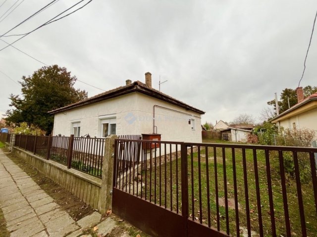 Eladó családi ház, Gárdonyban 61 M Ft, 2 szobás