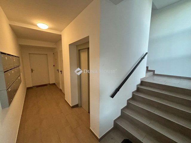 Eladó téglalakás, Sopronban 36.9 M Ft, 1 szobás