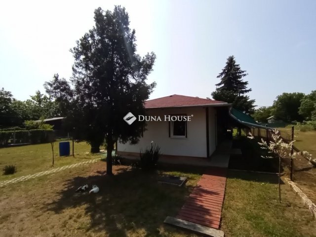 Eladó nyaraló, Tóalmáson 28 M Ft, 2 szobás