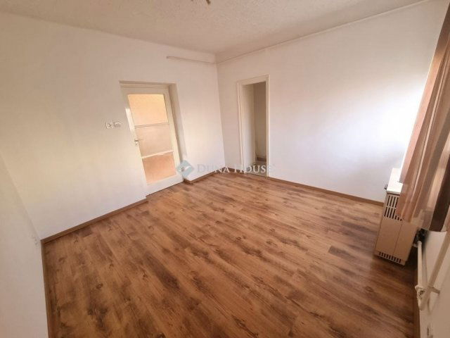 Eladó téglalakás, Veszprémben 54.9 M Ft, 2 szobás