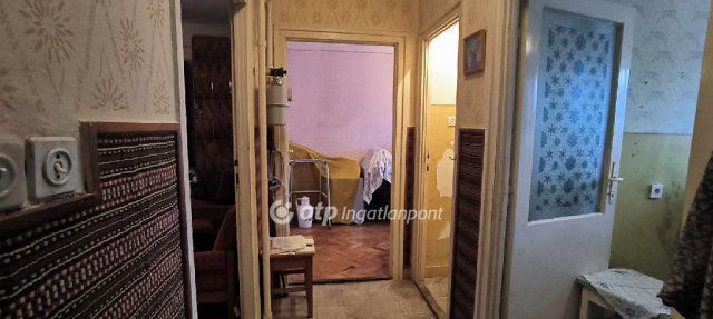 Eladó téglalakás, Békésen 21 M Ft, 1+2 szobás