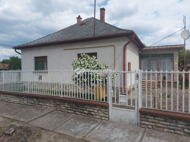 Eladó családi ház, Izsákon 25.9 M Ft, 3 szobás