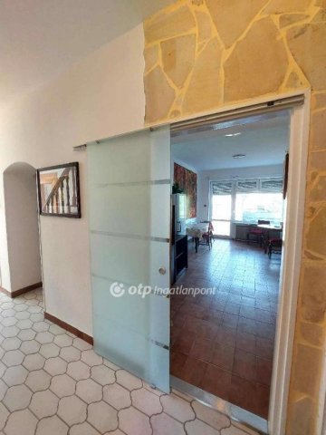 Eladó családi ház, Dunaharasztin 120 M Ft, 5 szobás