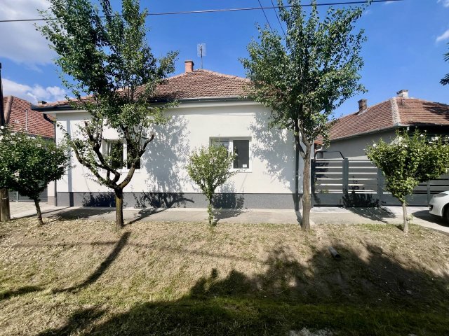 Eladó családi ház, Békéscsabán 49.5 M Ft, 2 szobás